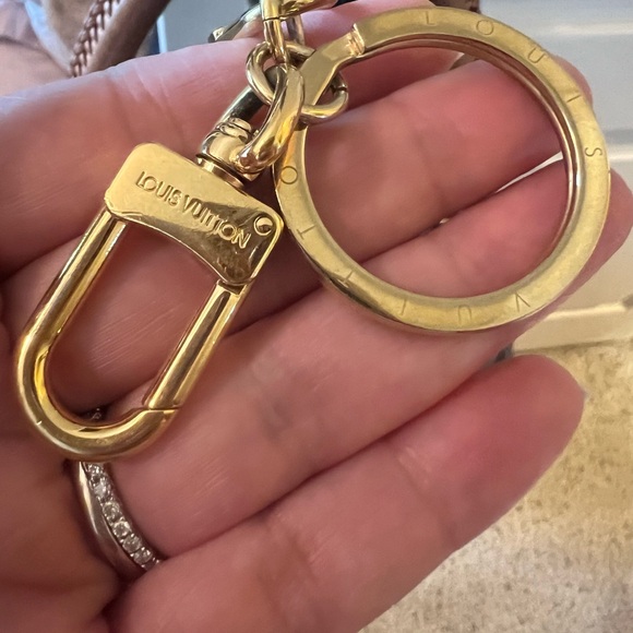 Authentic Louis Vuitton Artsy MM - Picture 9 of 10